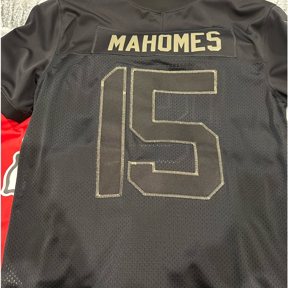 KANSAS CITY CHIEFS/PATRICK MAHOMES SALUTE TO SERVICE JERSEY-GREAT CONDITION